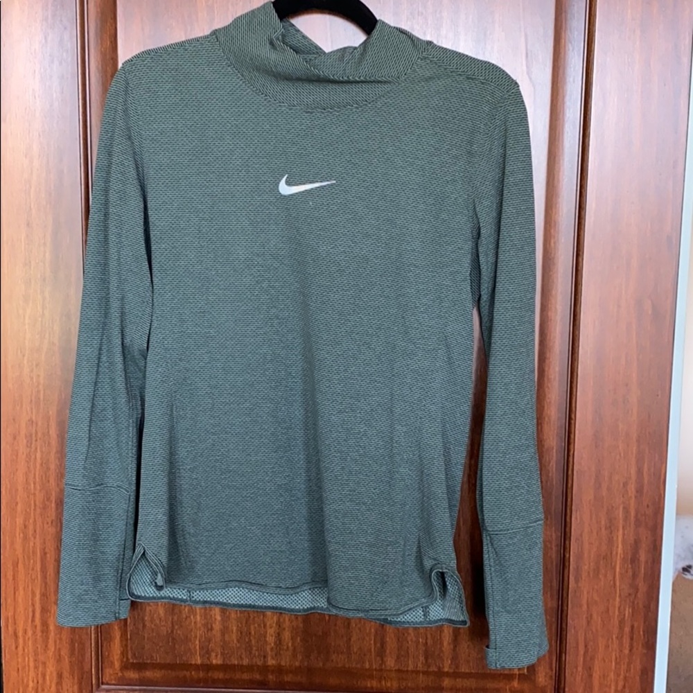 Nike attuning Pullover